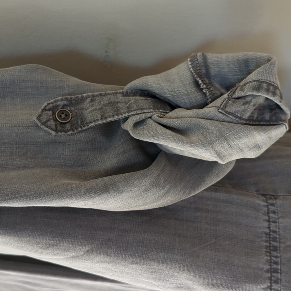 Anthropologie Cloth & Stone Split-Back Gray Chambray Buttondown - Picture 14 of 16